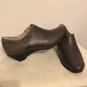 NWOT Ecco leather booties NEVER WORN
